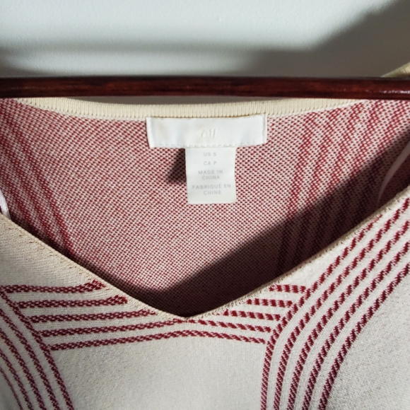 Womens H&M Sweater - Picture 3 of 3